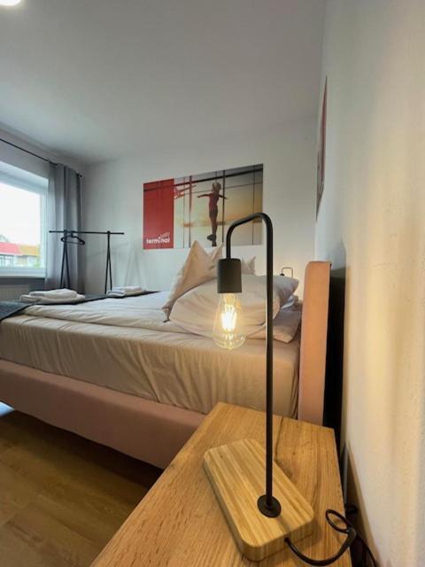 Terminal Family Airport Hostel Poznan Bagian luar foto