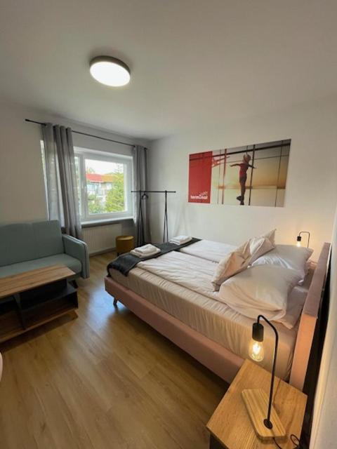 Terminal Family Airport Hostel Poznan Bagian luar foto
