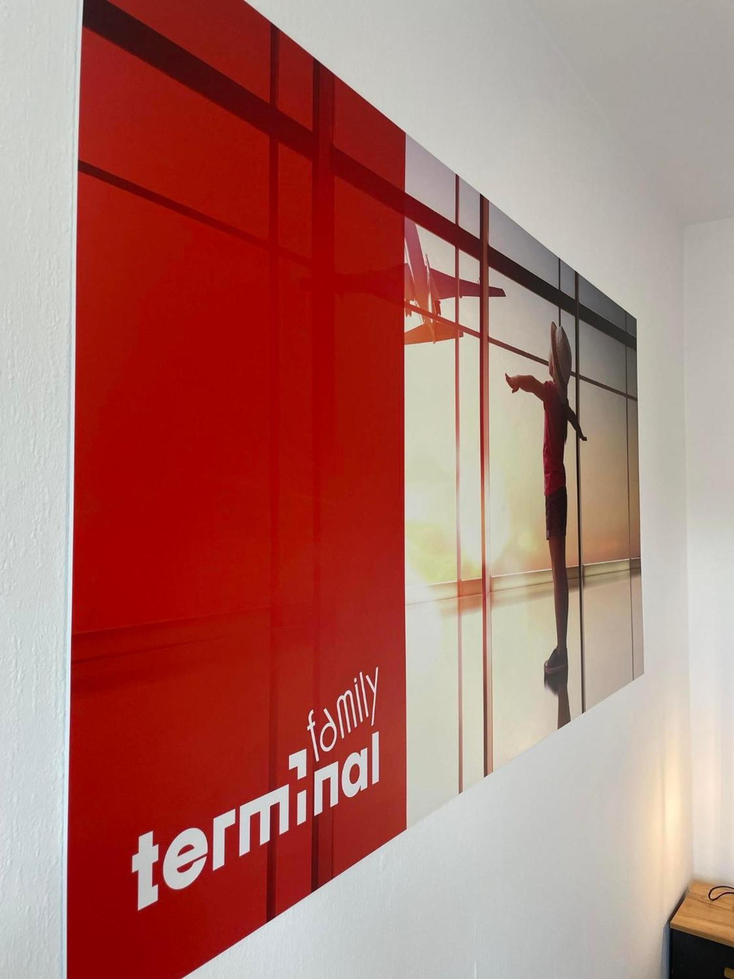 Terminal Family Airport Hostel Poznan Bagian luar foto